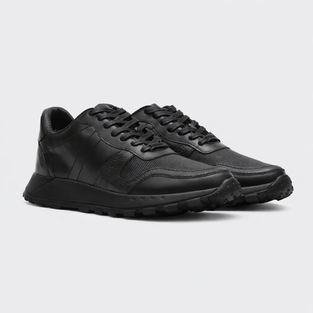 VALENTINO | Todo Negro
